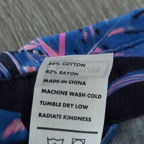 Dutch Bros Coffee Tropical Hawaiian Black Floral Button Up Shirt Size Medium - Picture 5 of 7